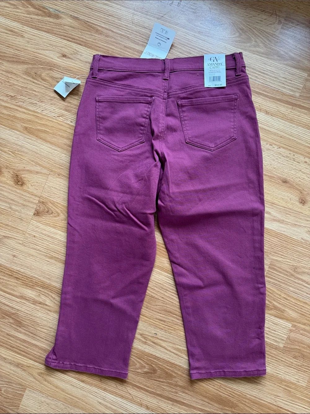Gloria Vanderbilt 21” ‘Amanda’ Midrise Capris in Plum 🔅 Size 4